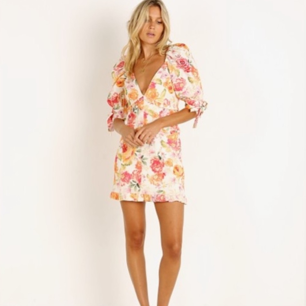 NWT For Love & Lemons
Julep Floral Mini Dress
M
Coral Multi